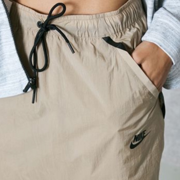 NWOT Nike Tech Hypermesh Midi Skirt Tan Black - Picture 4 of 7